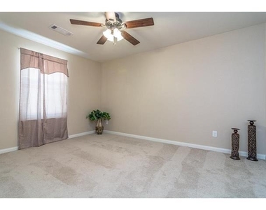 1009 Hawthorne Road - Photo Thumbnail 2