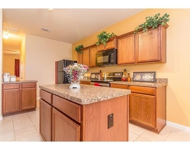 1009 Hawthorne Road - Photo Thumbnail 9