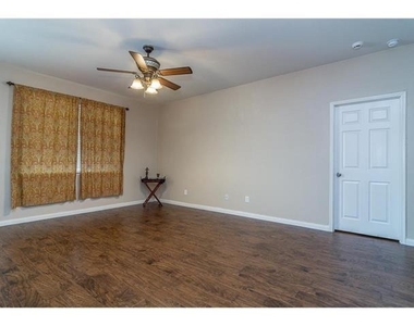 1009 Hawthorne Road - Photo Thumbnail 6