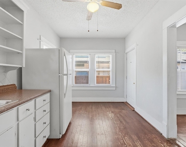 813 W 8th Street - Photo Thumbnail 16