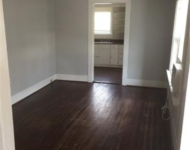 813 W 8th Street - Photo Thumbnail 2