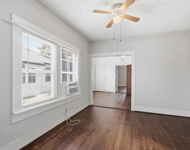 813 W 8th Street - Photo Thumbnail 17