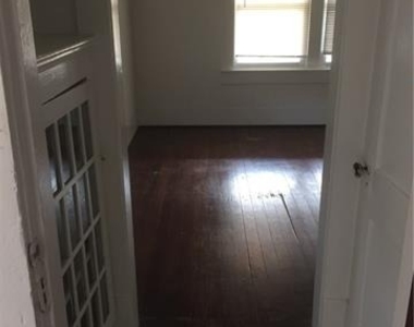 813 W 8th Street - Photo Thumbnail 4