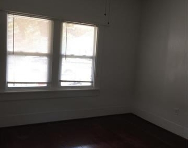 813 W 8th Street - Photo Thumbnail 6