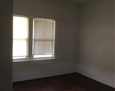 813 W 8th Street - Photo Thumbnail 5