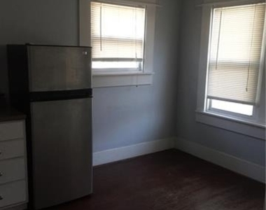 813 W 8th Street - Photo Thumbnail 8