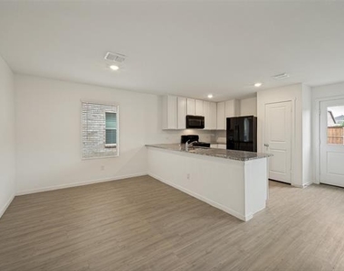 213 Adelina Drive - Photo Thumbnail 6