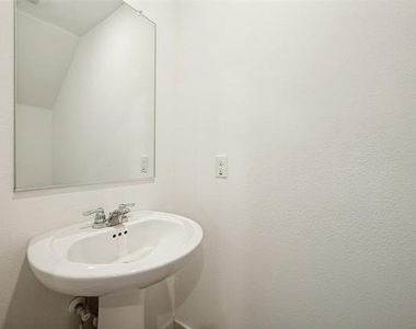 213 Adelina Drive - Photo Thumbnail 11