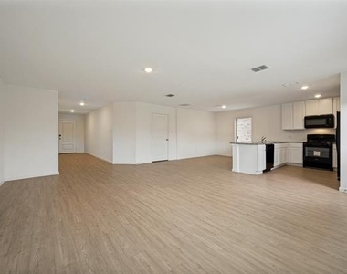 213 Adelina Drive - Photo Thumbnail 5