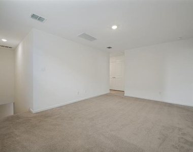 213 Adelina Drive - Photo Thumbnail 13