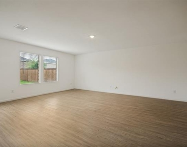 213 Adelina Drive - Photo Thumbnail 4