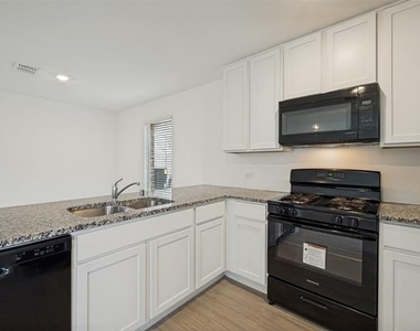 213 Adelina Drive - Photo Thumbnail 9