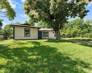 3806 Castle Hills Drive - Photo Thumbnail 17