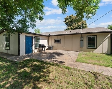 3806 Castle Hills Drive - Photo Thumbnail 16