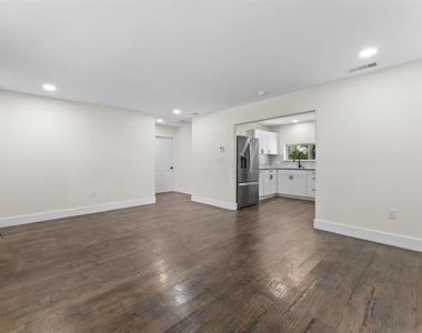 3806 Castle Hills Drive - Photo Thumbnail 6