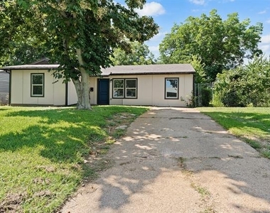 3806 Castle Hills Drive - Photo Thumbnail 1