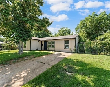 3806 Castle Hills Drive - Photo Thumbnail 4