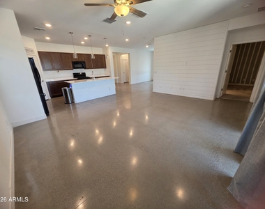 320 S 202nd Lane - Photo Thumbnail 5