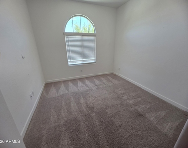 320 S 202nd Lane - Photo Thumbnail 6