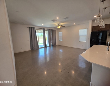 320 S 202nd Lane - Photo Thumbnail 4