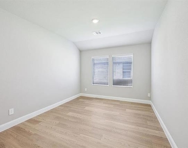 5910 Broadacre Drive - Photo Thumbnail 3