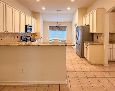 1615 Bur Oak Drive - Photo Thumbnail 6