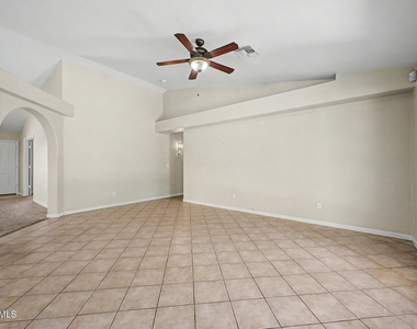 8752 W Melinda Lane - Photo Thumbnail 16