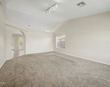 8752 W Melinda Lane - Photo Thumbnail 9