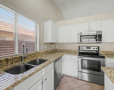 8752 W Melinda Lane - Photo Thumbnail 22
