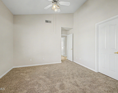 8752 W Melinda Lane - Photo Thumbnail 36