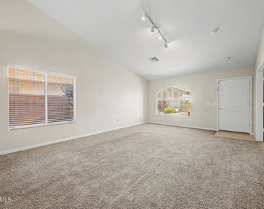 8752 W Melinda Lane - Photo Thumbnail 12