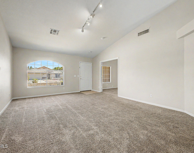 8752 W Melinda Lane - Photo Thumbnail 11