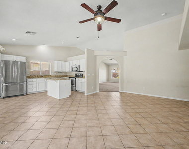 8752 W Melinda Lane - Photo Thumbnail 17