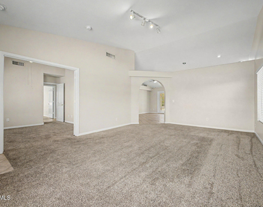 8752 W Melinda Lane - Photo Thumbnail 10