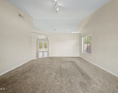 8752 W Melinda Lane - Photo Thumbnail 13