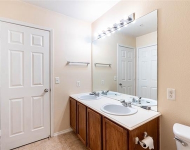 2228 Stonepark Place - Photo Thumbnail 22