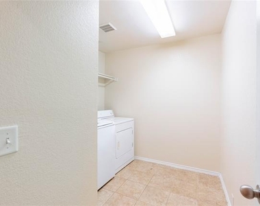 2228 Stonepark Place - Photo Thumbnail 24