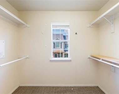 2228 Stonepark Place - Photo Thumbnail 23