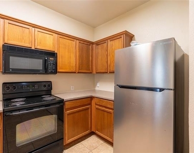 2228 Stonepark Place - Photo Thumbnail 14
