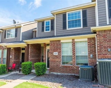 2228 Stonepark Place - Photo Thumbnail 5