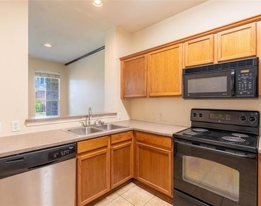 2228 Stonepark Place - Photo Thumbnail 13