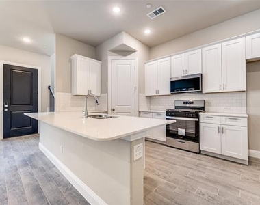 6148 Blythe Drive - Photo Thumbnail 7