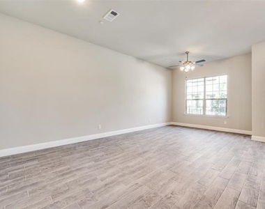 6148 Blythe Drive - Photo Thumbnail 5