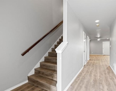 136 Abbey Park Court - Photo Thumbnail 3