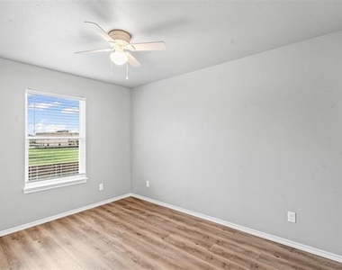 136 Abbey Park Court - Photo Thumbnail 24