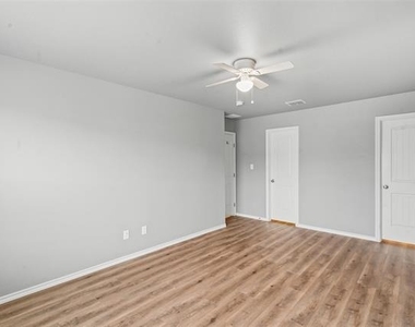 136 Abbey Park Court - Photo Thumbnail 18