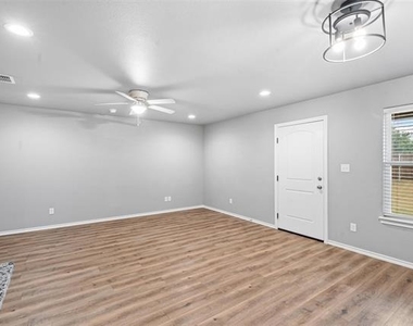 136 Abbey Park Court - Photo Thumbnail 7