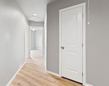 136 Abbey Park Court - Photo Thumbnail 15