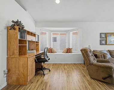 1120 N Val Vista Drive - Photo Thumbnail 15