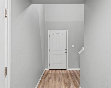 128 Abbey Park Court - Photo Thumbnail 4